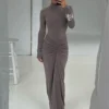 Pleated Straight Maxi Dress with Long Sleeves and Round Neck
